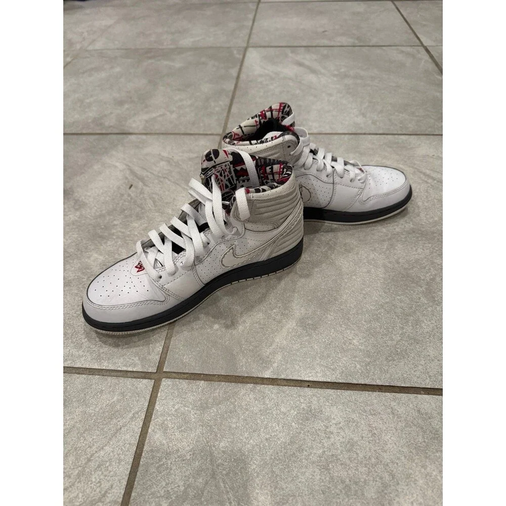 Nike Air Jordan Mid Gradeschool Size 5.5 white, red and blue